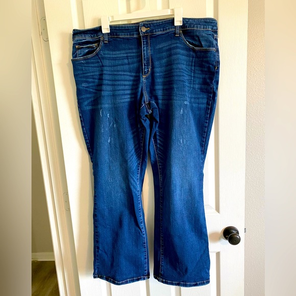 Universal Thread ~ Distressed Jeans ~ Size 22W ~ Universal Thread! - Picture 1 of 11